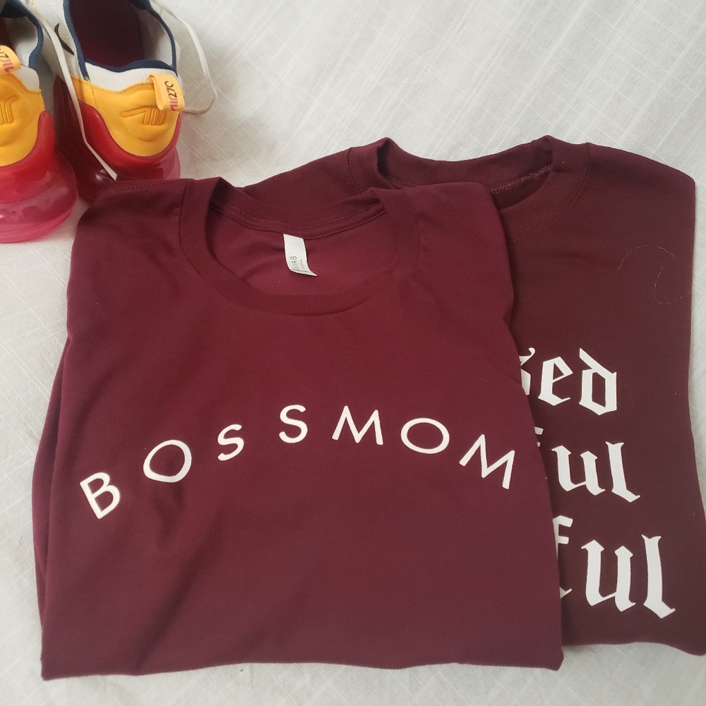 BOSSMOM  graphic tee Short Sleeve Maroon Wine Bordeaux White letter Small New